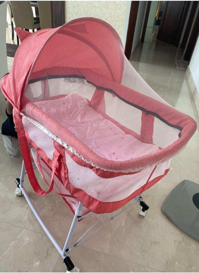 HOCC - سرير هزاز محمول 3 في 1، سرير أطفال نائم مع سلة تخزين، سرير سهل الحمل مع مرتبة شبكية مسامية، وردي - Image 1