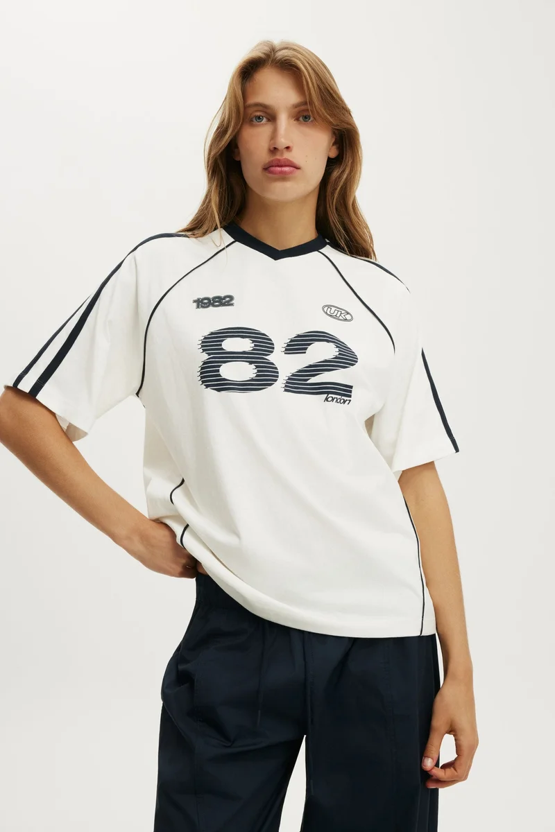 كوتون اون Vneck Oversized Raglan Graphic Tee