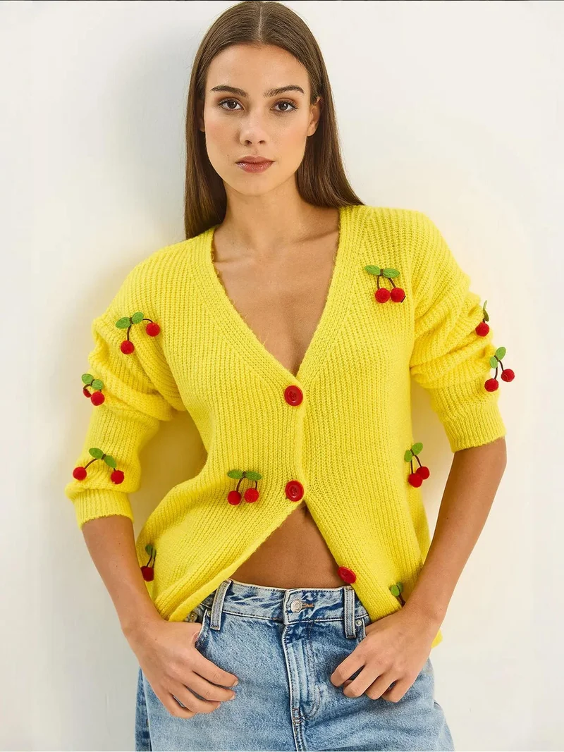 بيانكو لوتشي كارديجان محبوك برقبة على شكل حرف  بتطريز فاكهة من لوتشي
