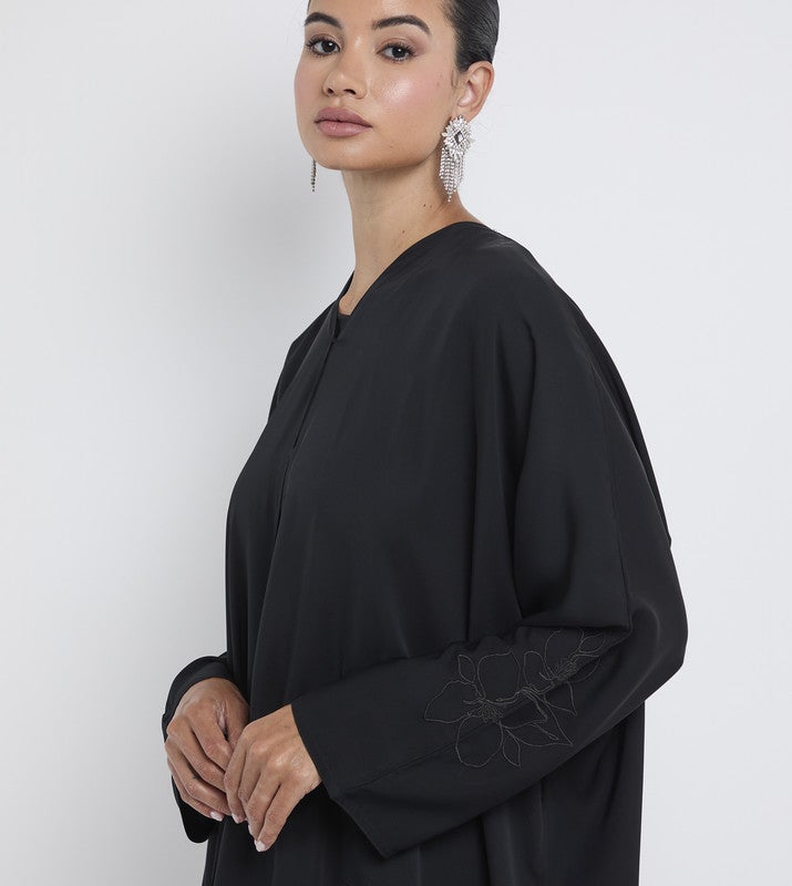 ROZA Elegant Embroidered Abaya - Image 3