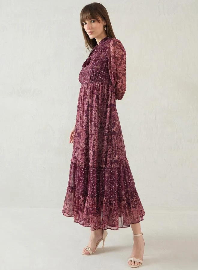 فيميلا فستان طويل بطبعة شرقية بطبقات