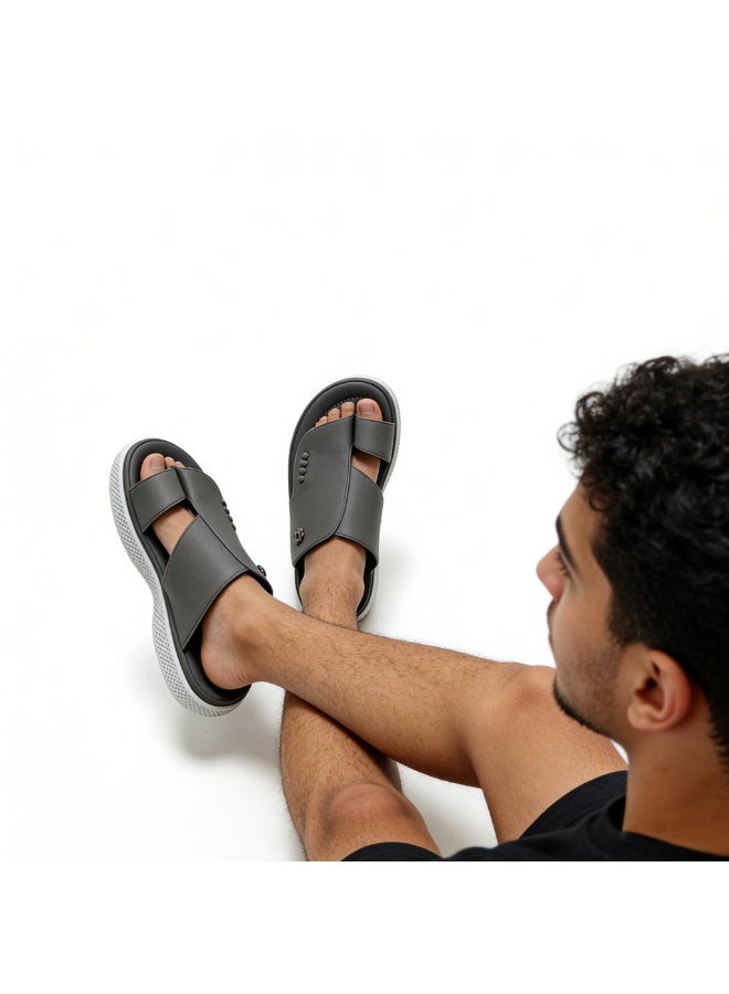 شباشب رجالية بكعب إصبع، رمادي - Image 4