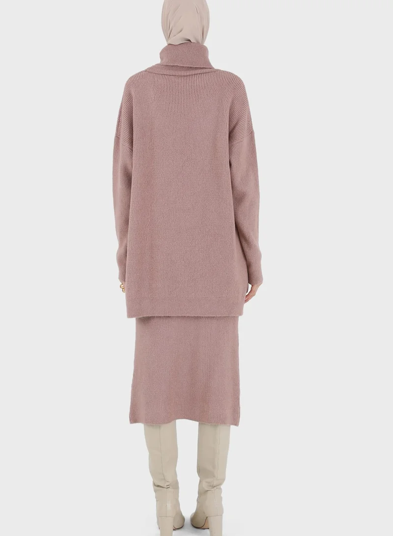 رفقة من مودانيسا تونيك بياقة عالية