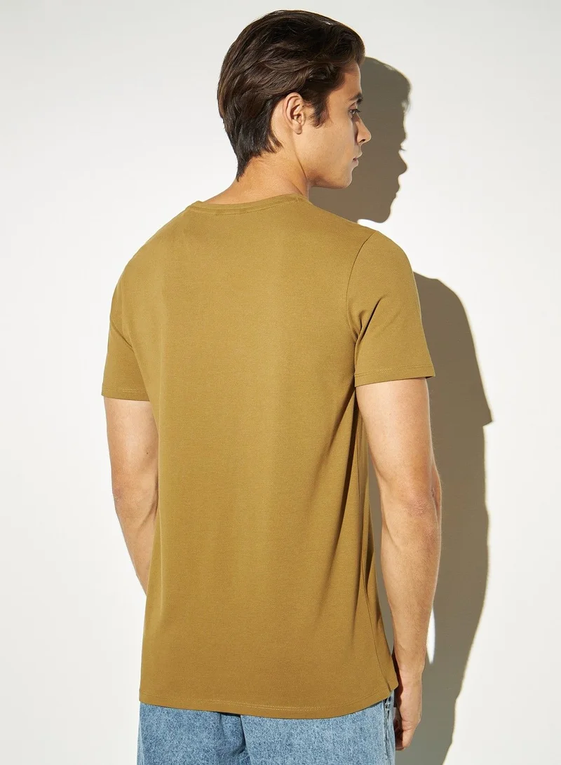 Iconic Iconic Typography Print Crew Neck Pique T-shirt with Short Sleeves