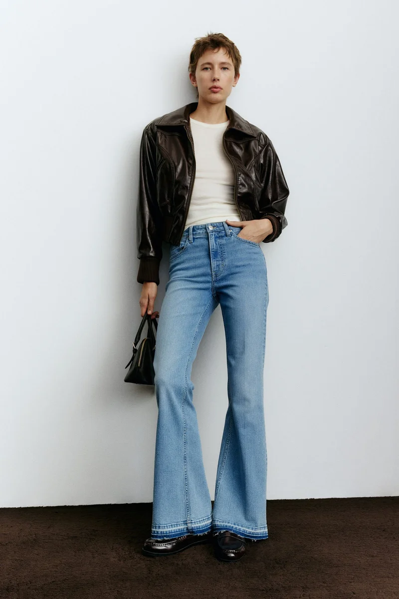 اتش اند ام جينز بقصة حافة واسعة وخصر عالي