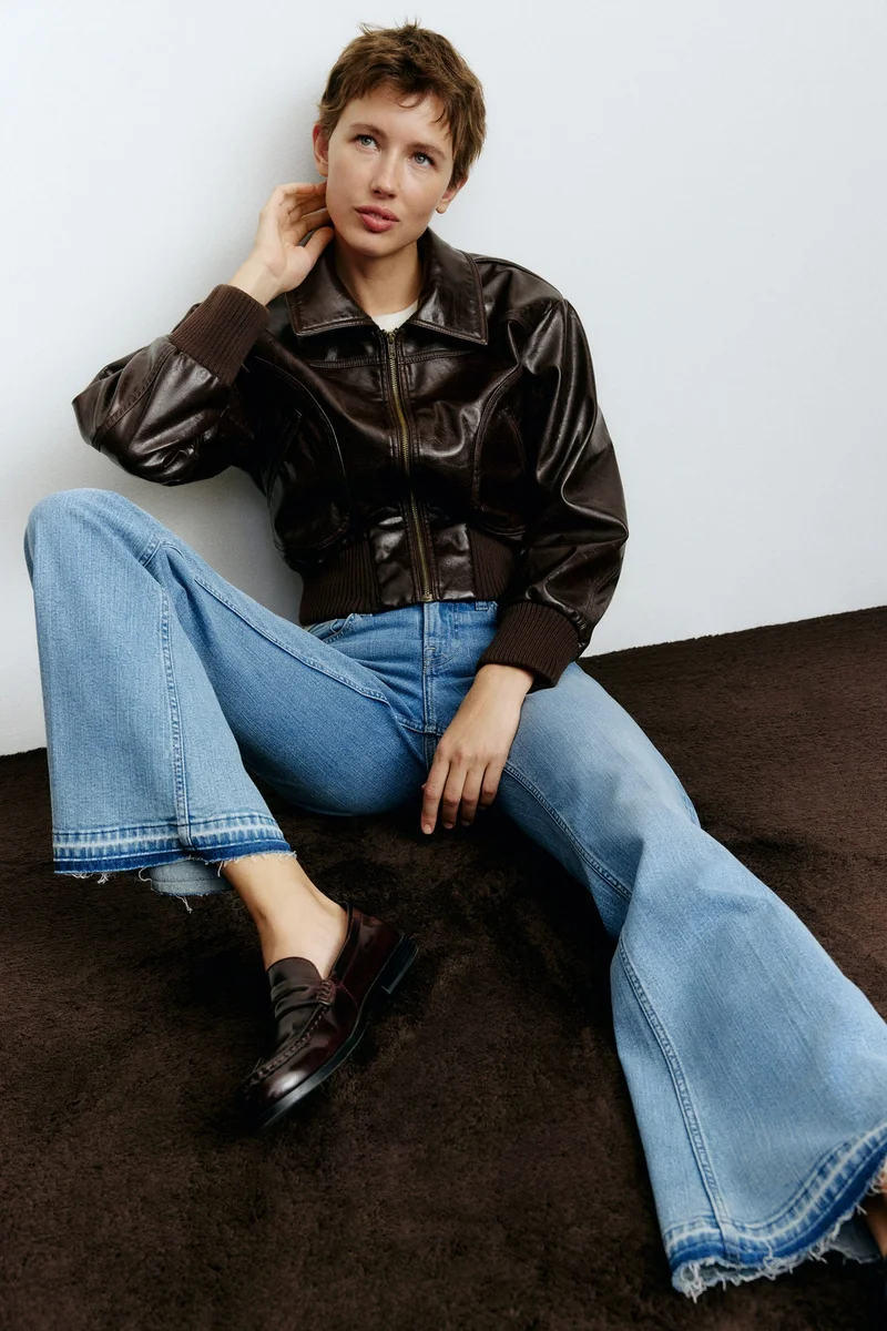 اتش اند ام جينز بقصة حافة واسعة وخصر عالي