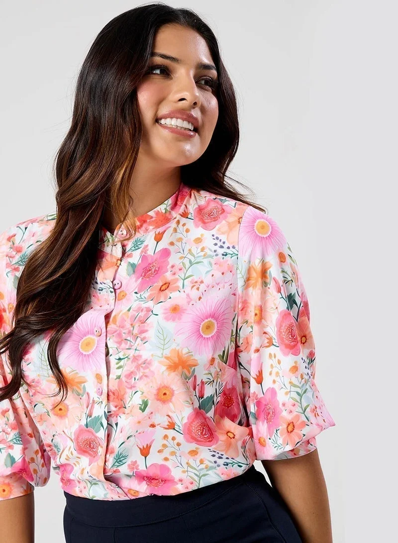 زجزاج قميص مطبوع بأكمام مكشكشة وياقة مقسومة