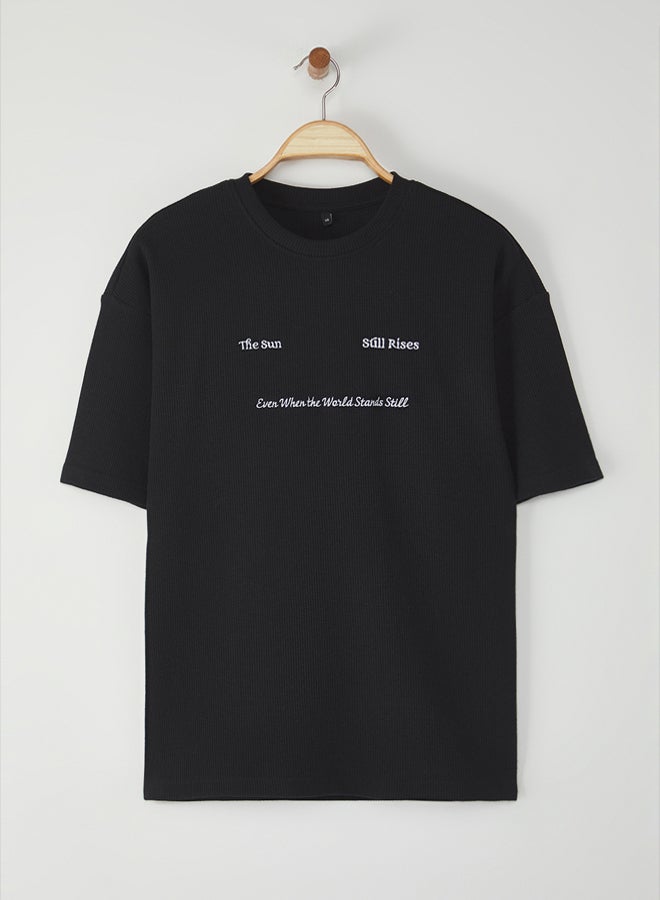 trendyol Black Oversize/Wide Cut Embroidered Textured T-Shirt - Image 2