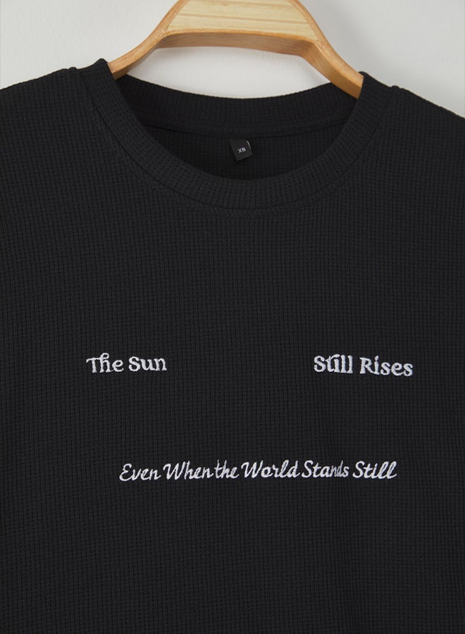 trendyol Black Oversize/Wide Cut Embroidered Textured T-Shirt - Image 4