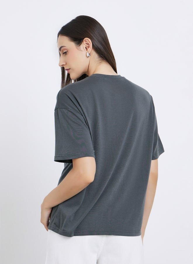 ستايلي تيشيرت نسائي كبير بطبعة جرافيك بالفحم - Image 5