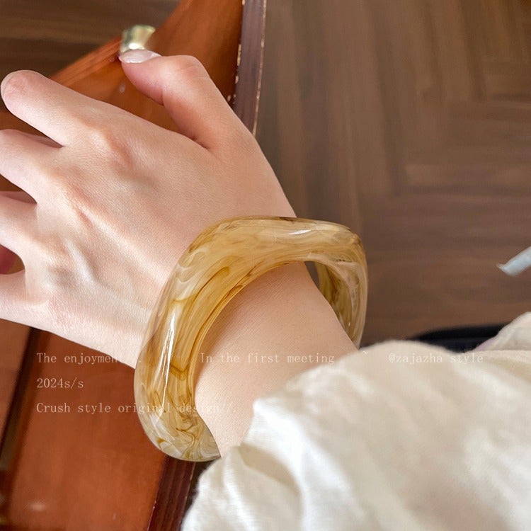 Irregular Wide Edge Acrylic Acetate Bangle for Women Vintage Geometric Design - Image 2