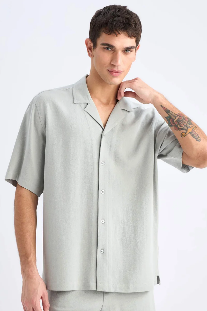 ديفاكتو Relax Fit Resort Neck Cotton Short Sleeve Shirt