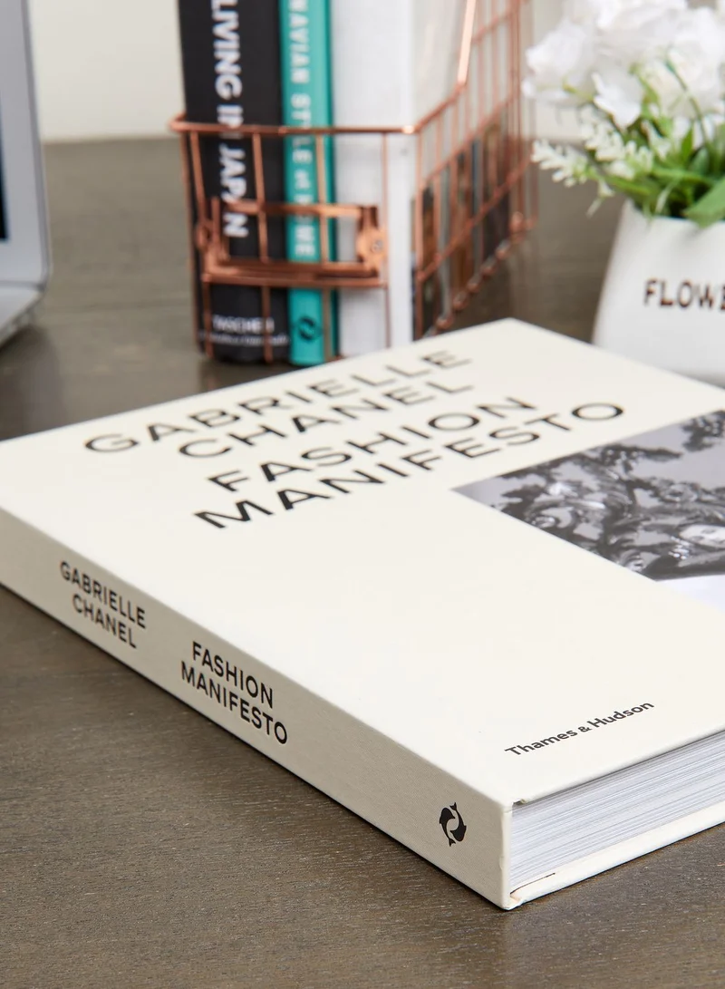THAMES Gabrielle Chanel Fashion Manifesto