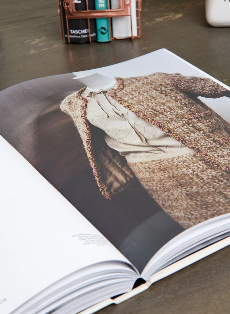 THAMES Gabrielle Chanel Fashion Manifesto