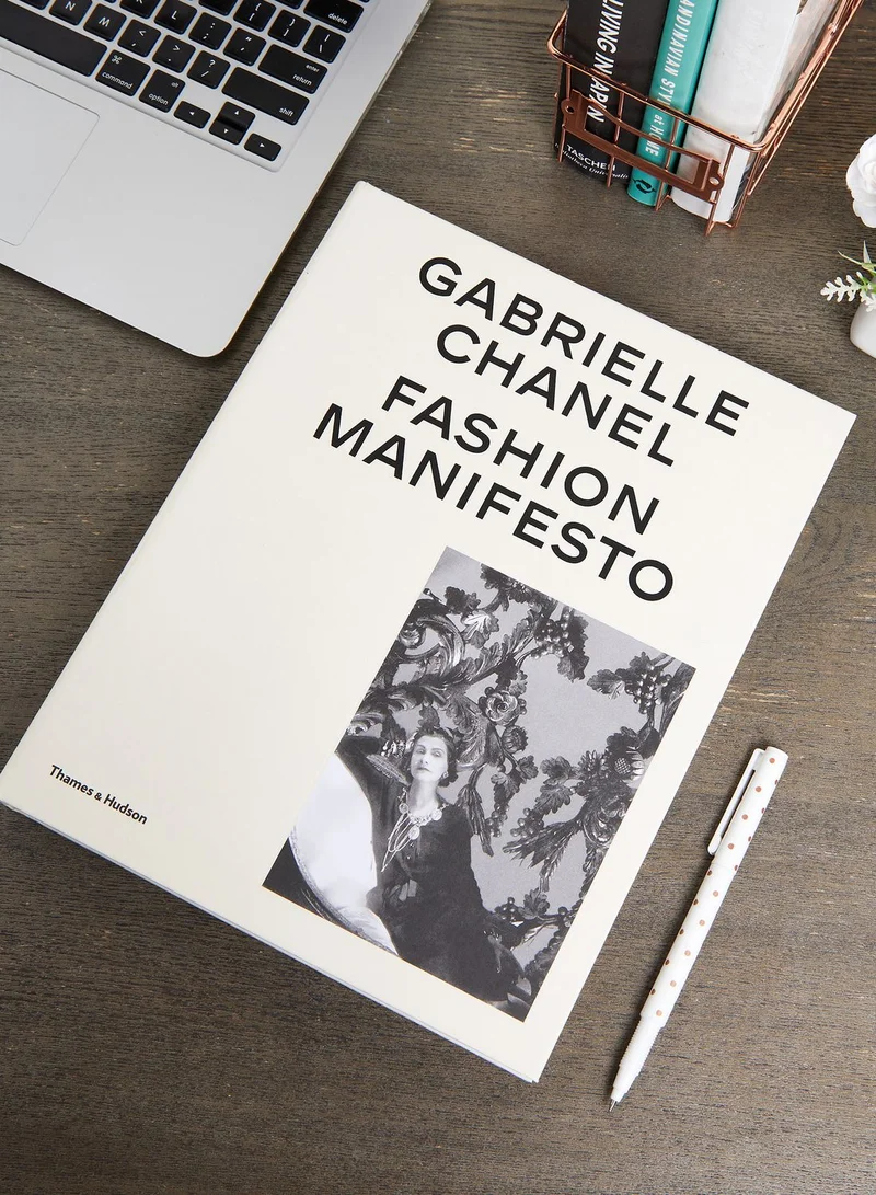 THAMES Gabrielle Chanel Fashion Manifesto