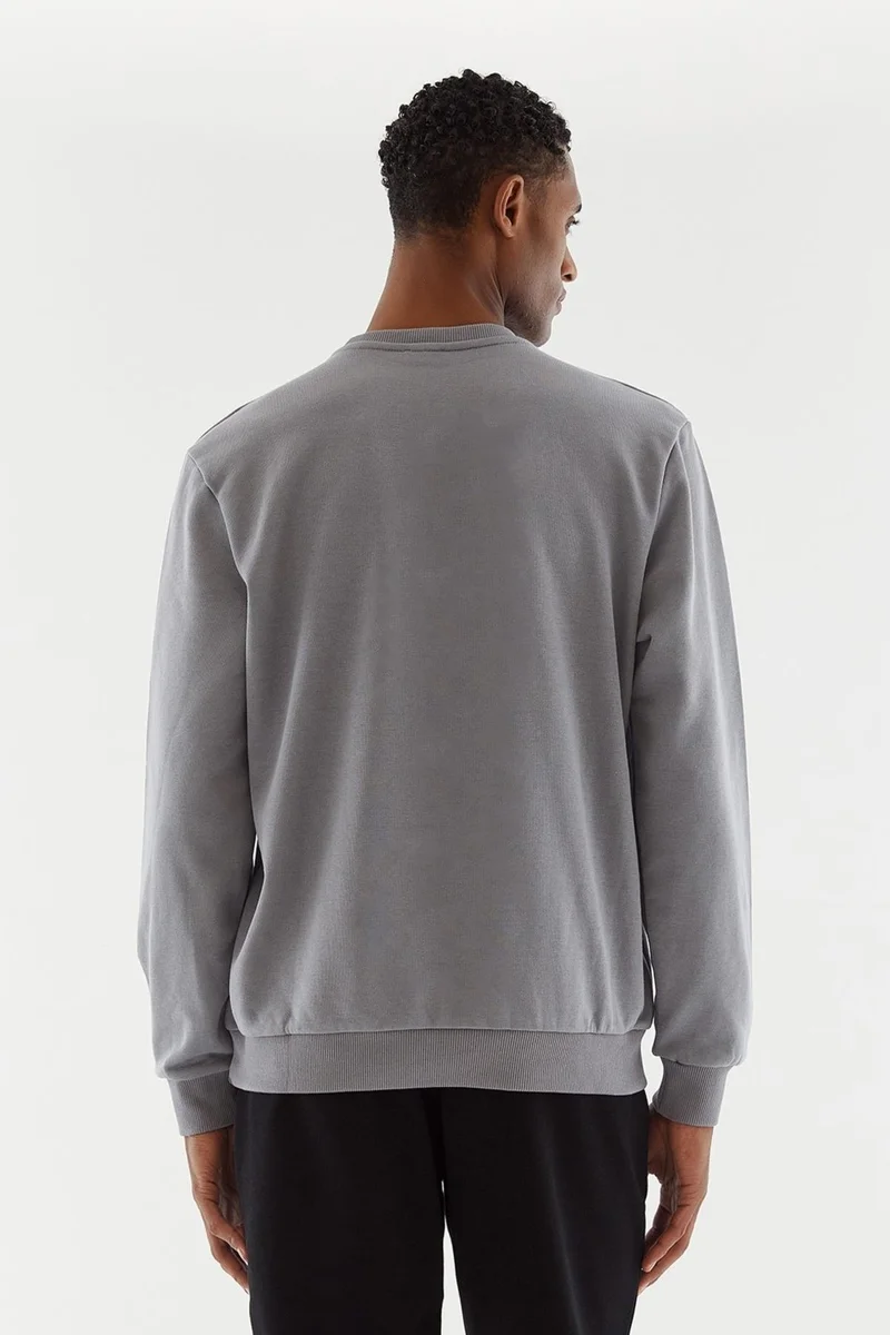 يونايتد كولورز أوف بينتيون Men's Sweatshirt