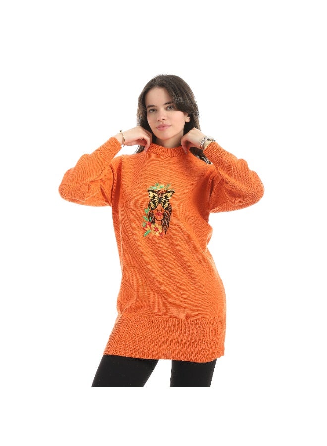 سيزار بلوفر صوف حريمي برقبة دائرية ومزود بتطريز علي الصدر - Image 1