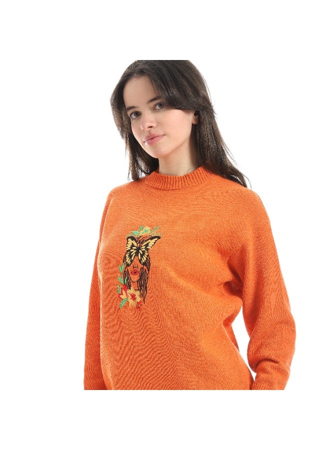 سيزار بلوفر صوف حريمي برقبة دائرية ومزود بتطريز علي الصدر - Image 4