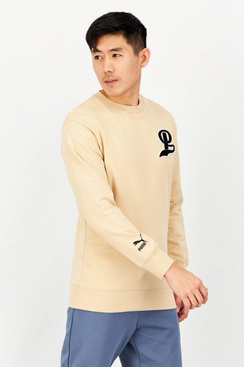 PUMA سويت شيرت تدريب بأكمام طويلة للرجال بتصميم مريح، بيج - Image 3