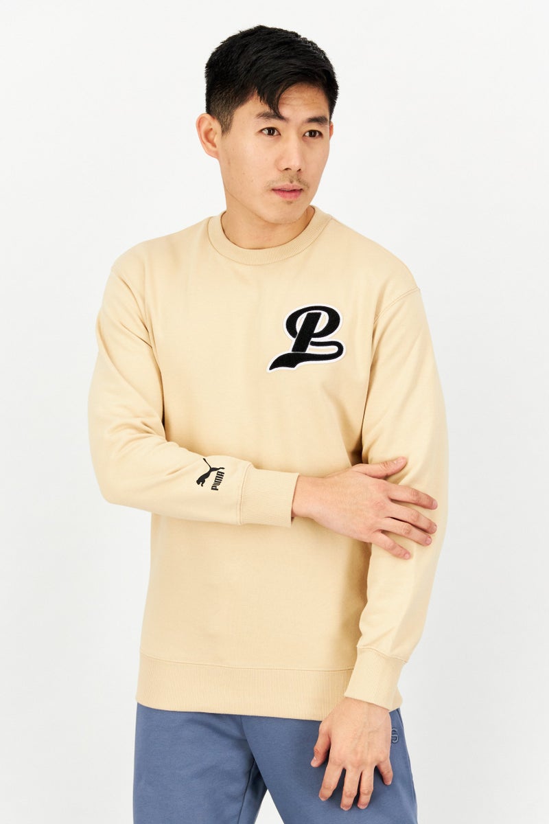 PUMA سويت شيرت تدريب بأكمام طويلة للرجال بتصميم مريح، بيج - Image 1