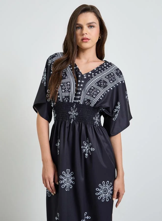 تايك تو Black Graphic Printed  Batwing Sleeves Ruched Maxi Dress