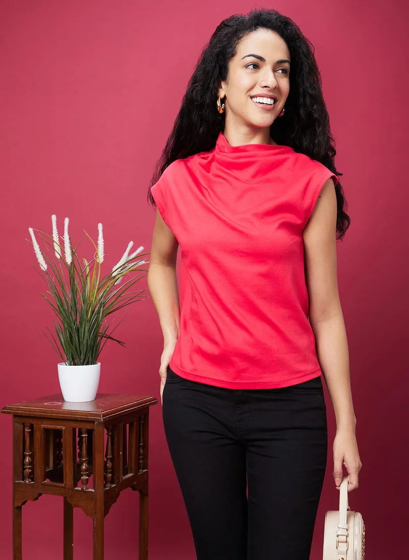 جلو باص بلوزة قطنية نسائية وردية بياقة متدلية وتفاصيل مجمعة