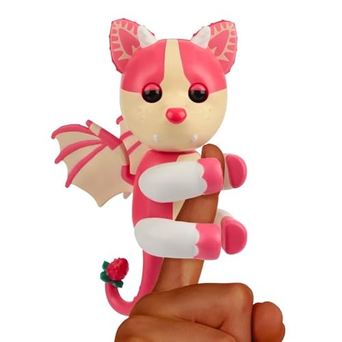 Fingerlings فنجيرلينغز اعتمدني! x، اعتمدني! دراجون بات كعكة الفراولة، حيوان أليف تفاعلي أسطوري مع أكثر من 40 صوتًا وتفاعل (للأعمار 5+) - Image 1