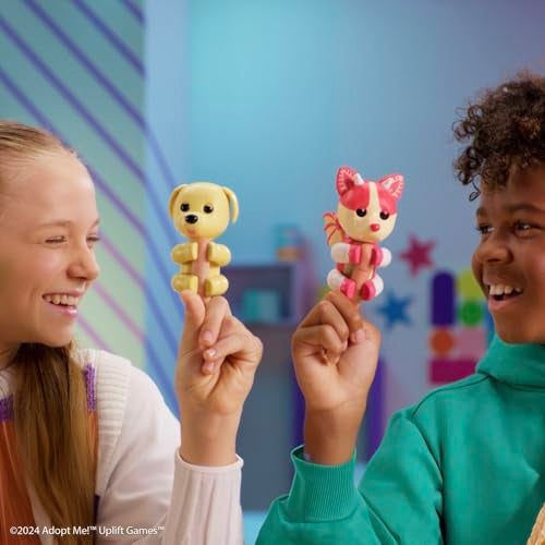 Fingerlings فنجيرلينغز اعتمدني! x، اعتمدني! دراجون بات كعكة الفراولة، حيوان أليف تفاعلي أسطوري مع أكثر من 40 صوتًا وتفاعل (للأعمار 5+) - Image 2