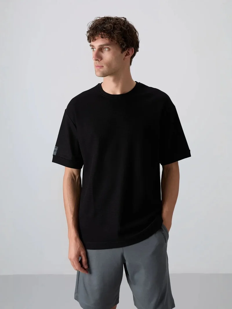 تومي لايف TOMMY Men's Oversized Crew Neck T-Shirt With Patch