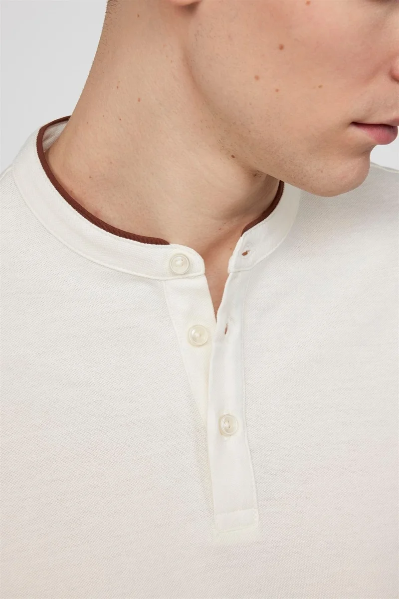 تودورس Men's Slim Fit Judge Collar Pique Cotton Ecru T-Shirt