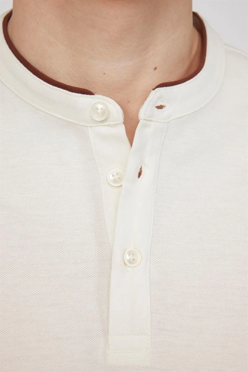 تودورس Men's Slim Fit Judge Collar Pique Cotton Ecru T-Shirt