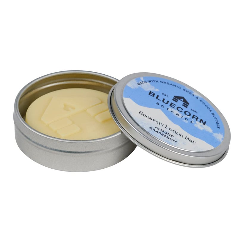 Bluecorn Beeswax شريط لوشن ألترا مرطب من شمع العسل الأزرق. رائحة اللوز والجريب فروت. زبدة الشيا العضوية، زبدة الكاكاو، فيتامين E، زيت المشمش وزيت الأفوكادو. 1.5 أونصة علبة سفر خالية من البلاستيك. مصنوع يدويًا في كولورادو. - Image 2
