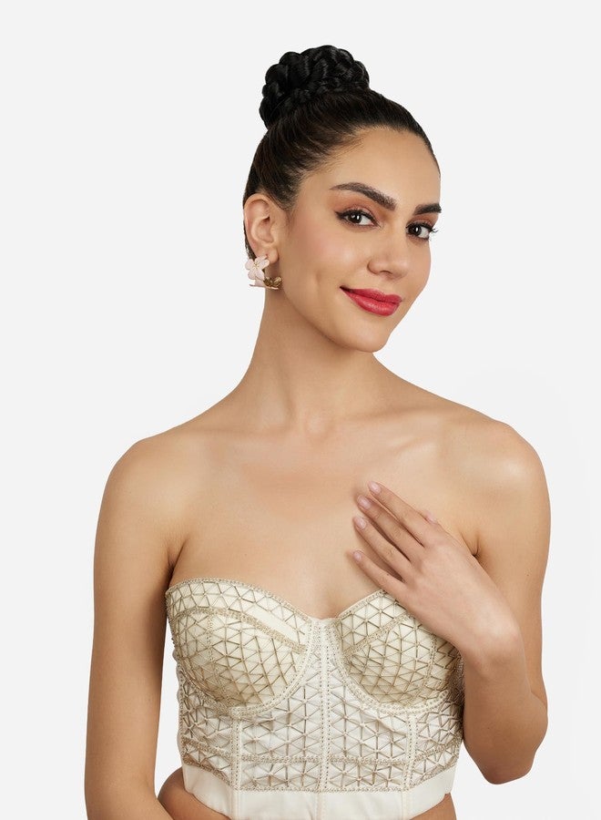 Zaveri Pearls أقراط زافيري بيرلز الوردية والبيضاء المطلية بالمينا على شكل زهور، أقراط عصرية نصف دائرية للنساء - ZPFK21868 - Image 5