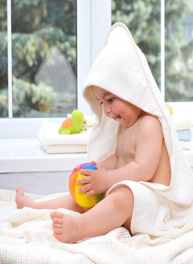 caaocho Pure Natural Rubber Sensory Ball for Babies Rainbow 4" - Sensory Toy, Promotes Sensory Development, Rainbow Colors, Perfect Bouncer, Gentle Squeaking, BPA Free, PVC Free, Food-Grade Paint - Image 4