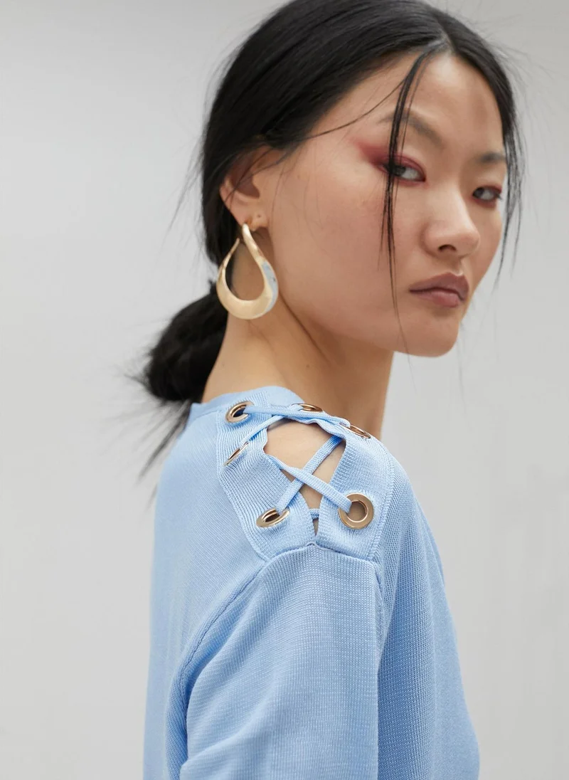 لولا كساديمونت كنزة بتفاصيل الكتف