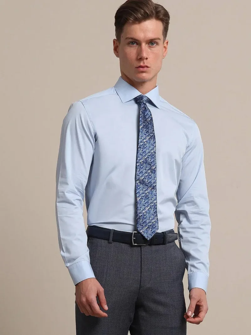 كيب قميص قطني كلاسيكي سادة بلون أزرق فاتح بقصة ضيقة