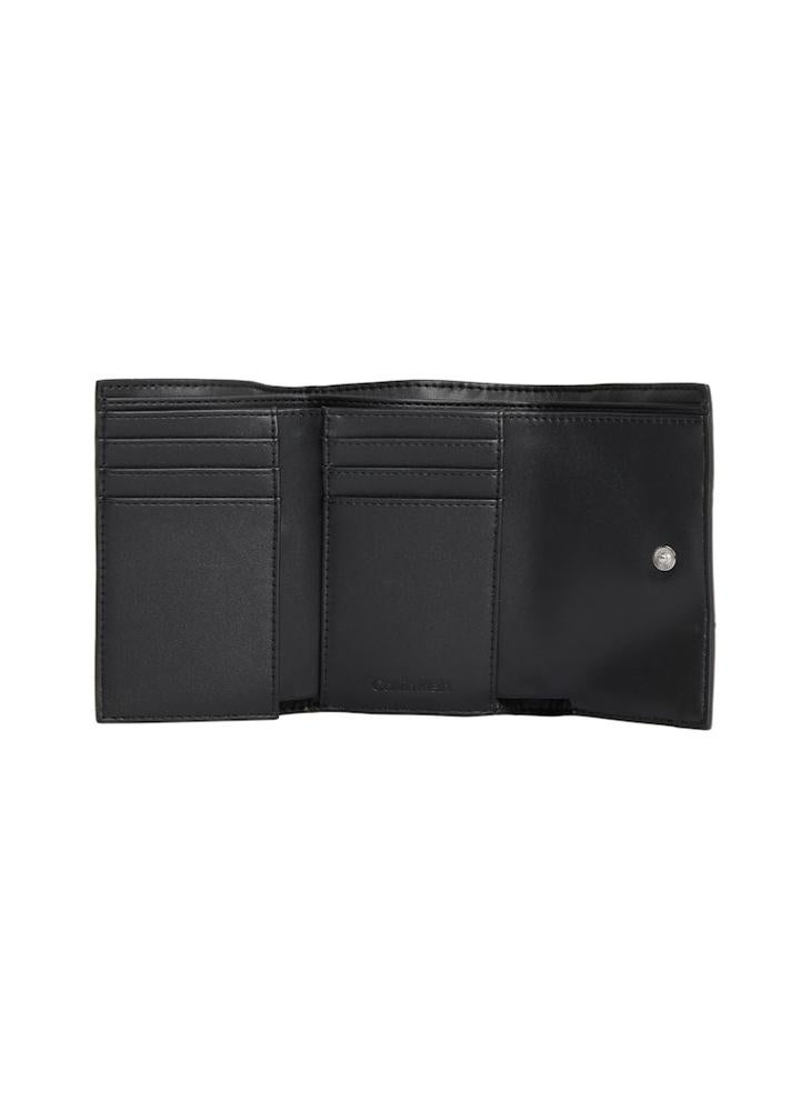 CALVIN KLEIN SMALL TRIFOLD WALLET  - Image 4