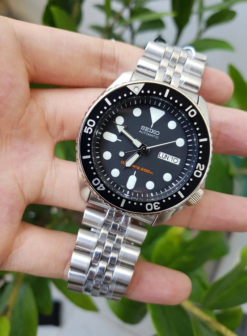 سيكو ساعة أوتوماتيكية للرجال من سيكو وشاشة كلاسيكية تناظرية وحزام من الفولاذ المقاوم للصدأ SKX007K2 - Image 3