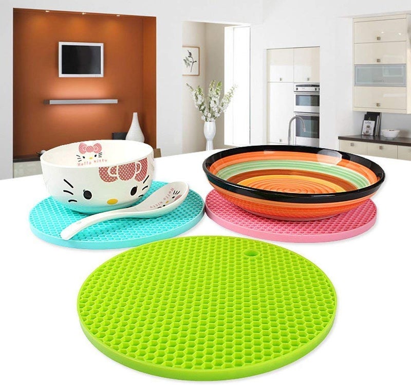 TOPHAVEN TOPHAVEN Round Shape Silica Gel Anti Heat Resistant Pot Holder Anti Slip Resistant Multipurpose Silicon Disc Pads (Set of 2)  - Image 1