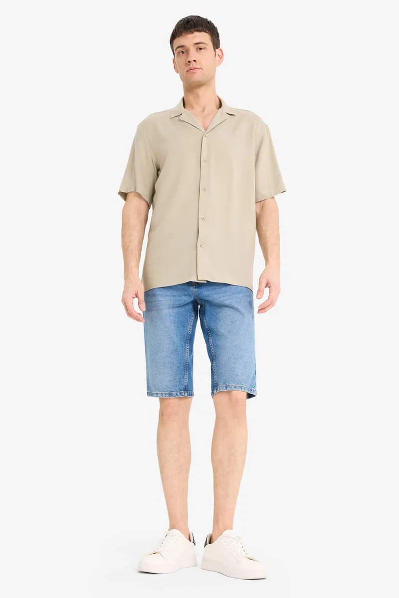 ديفاكتو Regular Fit Apache Neck Short Sleeve Shirt