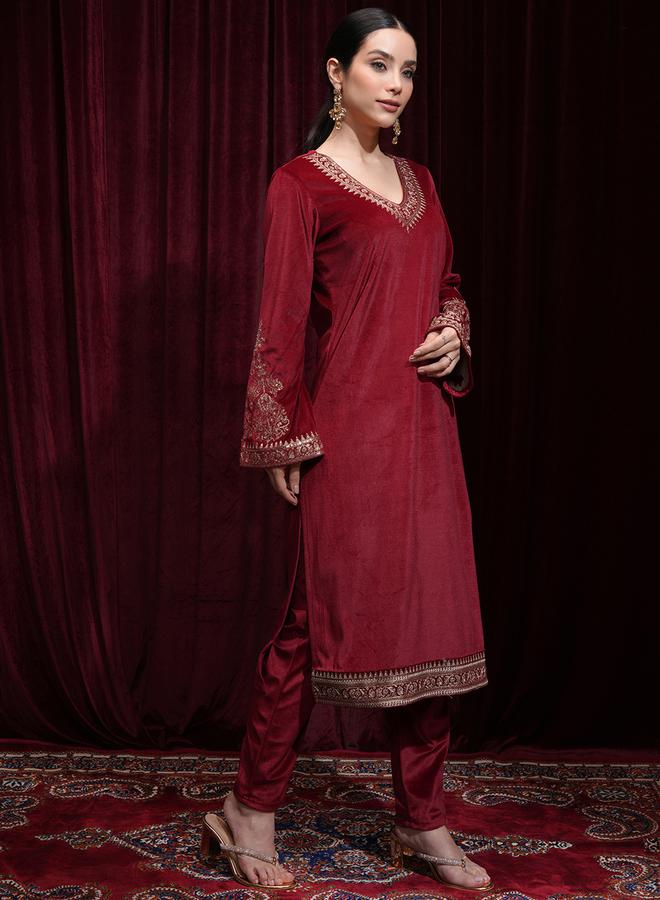 فيشود طقم كورتا نسائي مخملي مطرز باللون الأحمر من ستايلي - Image 4