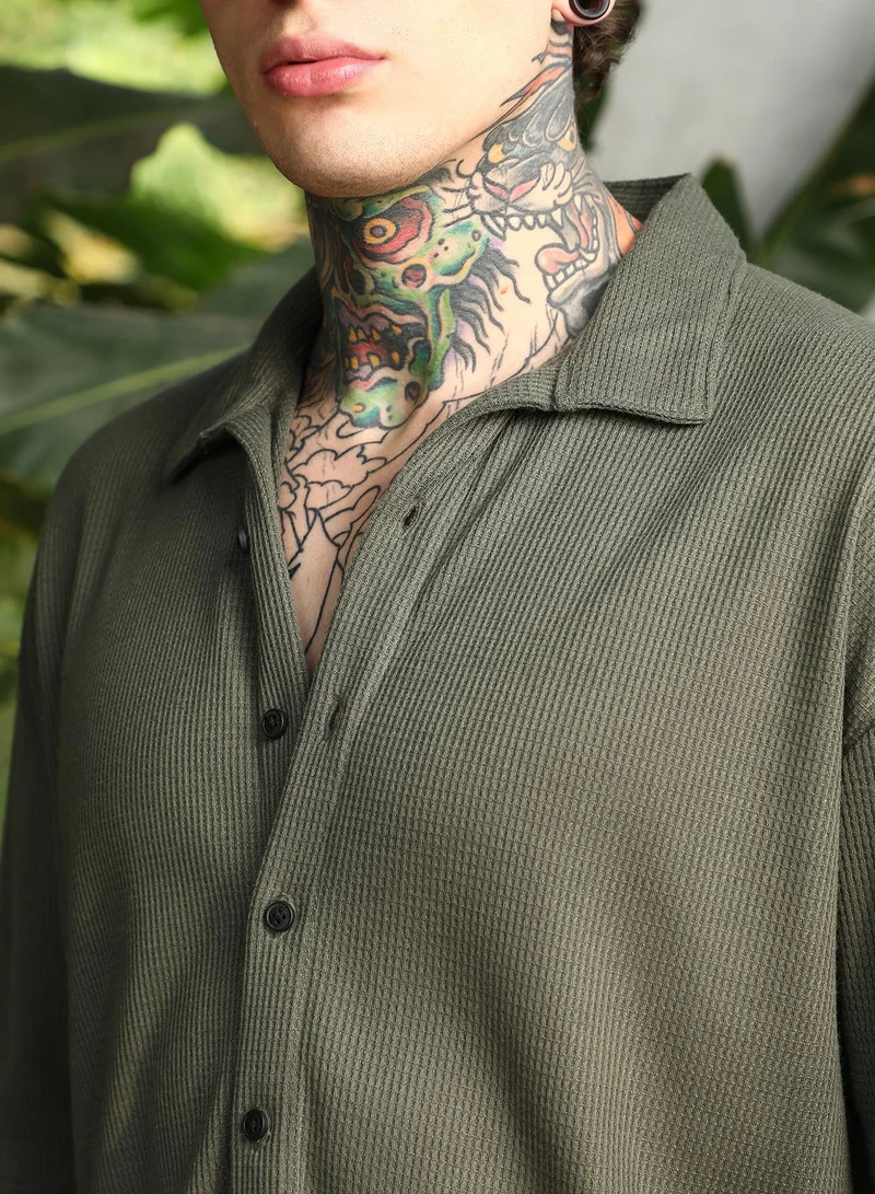 Campus Sutra Campus Sutra Men's Seaweed Green Waffle-Knit Shirt For Casual Wear | Spread Collar | Short Cuffed Sleeves | Button Closure | Oversized Shirt Crafted With Comfort Fit For Everyday Wear