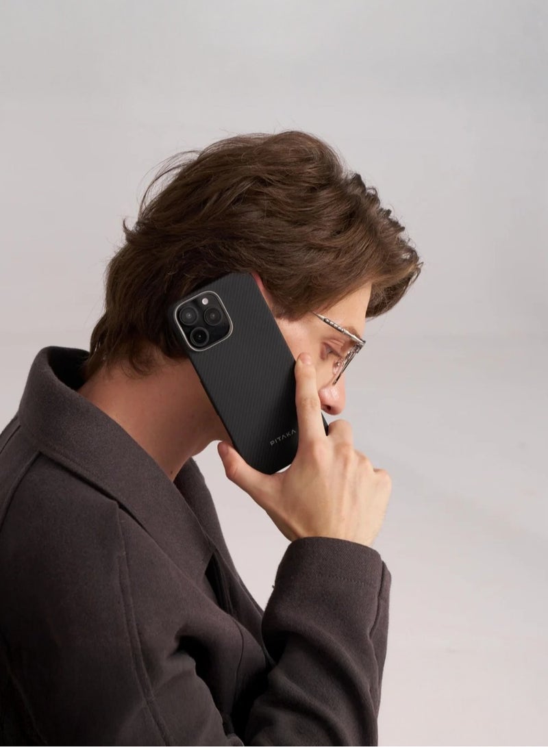 بيتاكا جراب ماجسيف لهاتف آيفون 16 برو  / نحيف وخفيف الوزن / جراب ماج سيف iPhone 16 Pro مقاس 6.3 بوصة مع إحساس باللمس بدون جراب / مصنوع من ألياف الأراميد 1500D / متوافق مع الشحن اللاسلكي المغناطيسي / جراب من ألياف الكربون - أسود - Image 2