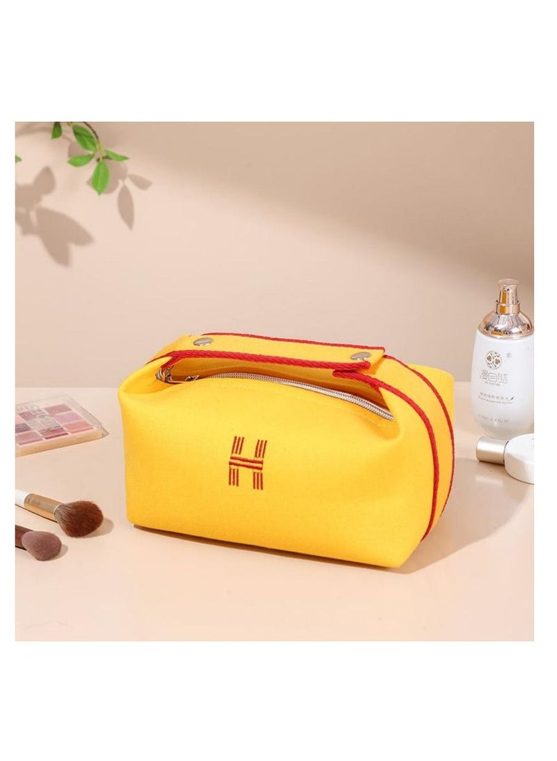 حقيبة أدوات الزينة المحمولة بسيطة حقيبة مستحضرات التجميل مقاوم للماء الغبار حقيبة تخزين السفر الأصفر - Image 1