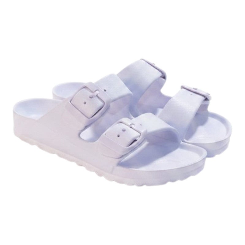 These children's slides are modern and comfortable, featuring a classic design with two wide upper straps and adjustable buckles for a perfect fit. They have a comfortable insole designed to support the natural curves of the foot and are made entirely of lightweight, water-resistant EVA material, making them ideal for everyday wear or outdoor activities.