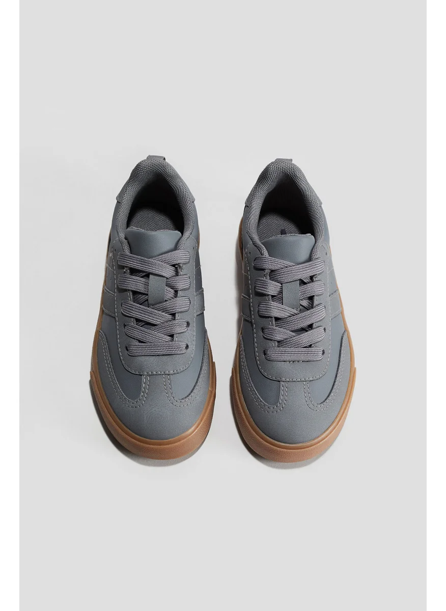 اتش اند ام Trainers