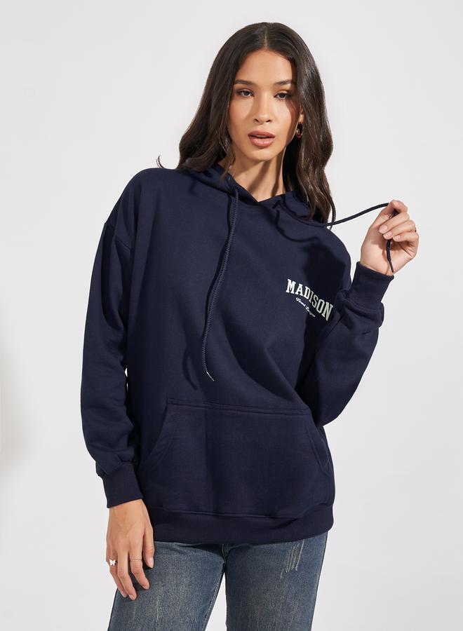 ستايلي هودي فضفاض مطبع بطبعة كتابة - Image 3