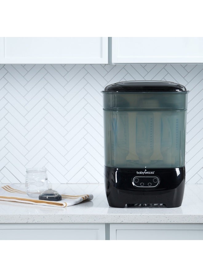 بيبي بريزا معقم ومجفف الزجاجات بيبي بريزا أدفانسد – ماكينة تعقيم بالبخار الكهربائي شاملة لتعقيم جميع الزجاجات: بلاستيك + زجاج، اللهايات، أجزاء مضخة الثدي - مزودة بفلترة HEPA - باللون الأسود. - Image 2