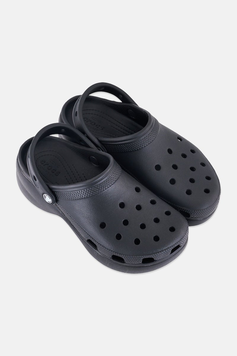 crocs أحذية كلوغ نسائية بشعار العلامة التجارية، سوداء - Image 3