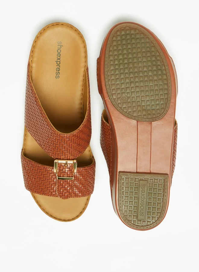 شو اكسبرس Mens Textured Slip-On Arabic Sandals With Buckle Accent